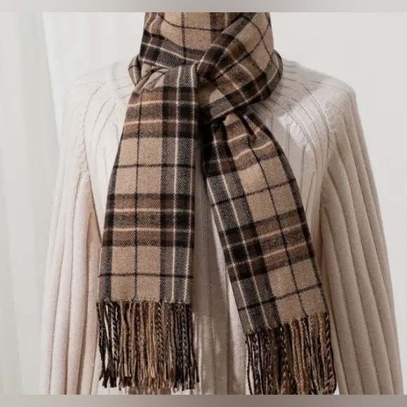 Accessories - NWOT Versatile Plaid Scarf or Shawl